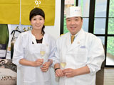 「鮨からく」店主　戸川基成さんと戸川夫人　敦古さん